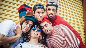 Dinho, Sergio Reoli, Samuel Reoli, Alberto Hinoto e Julio Cesar Barbosa, integrantes do conjunto Mamonas Assassinas. (Foto: Ricardo Corrêa/Arquivo Abril)