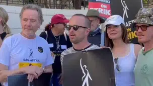 Elenco de Breaking Bad em protesto da greve dos atores e roteiristas (Foto: The Hollywood Reporter/Twitter/Reprodução)