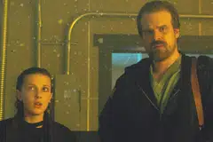 
                                        Millie Bobby Brown e David Harbour (Foto: Divulgação)