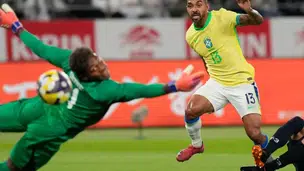 Paulo Henrique em jogo pela Seleção Brasileira (Foto: Alamy/AP Photo/Eugene Hoshiko)