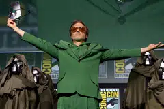 
                                        Robert Downey Jr. como Doutor Destino na Comic-Con San Diego 2024 (Foto: Jesse Grant/Getty Images)
